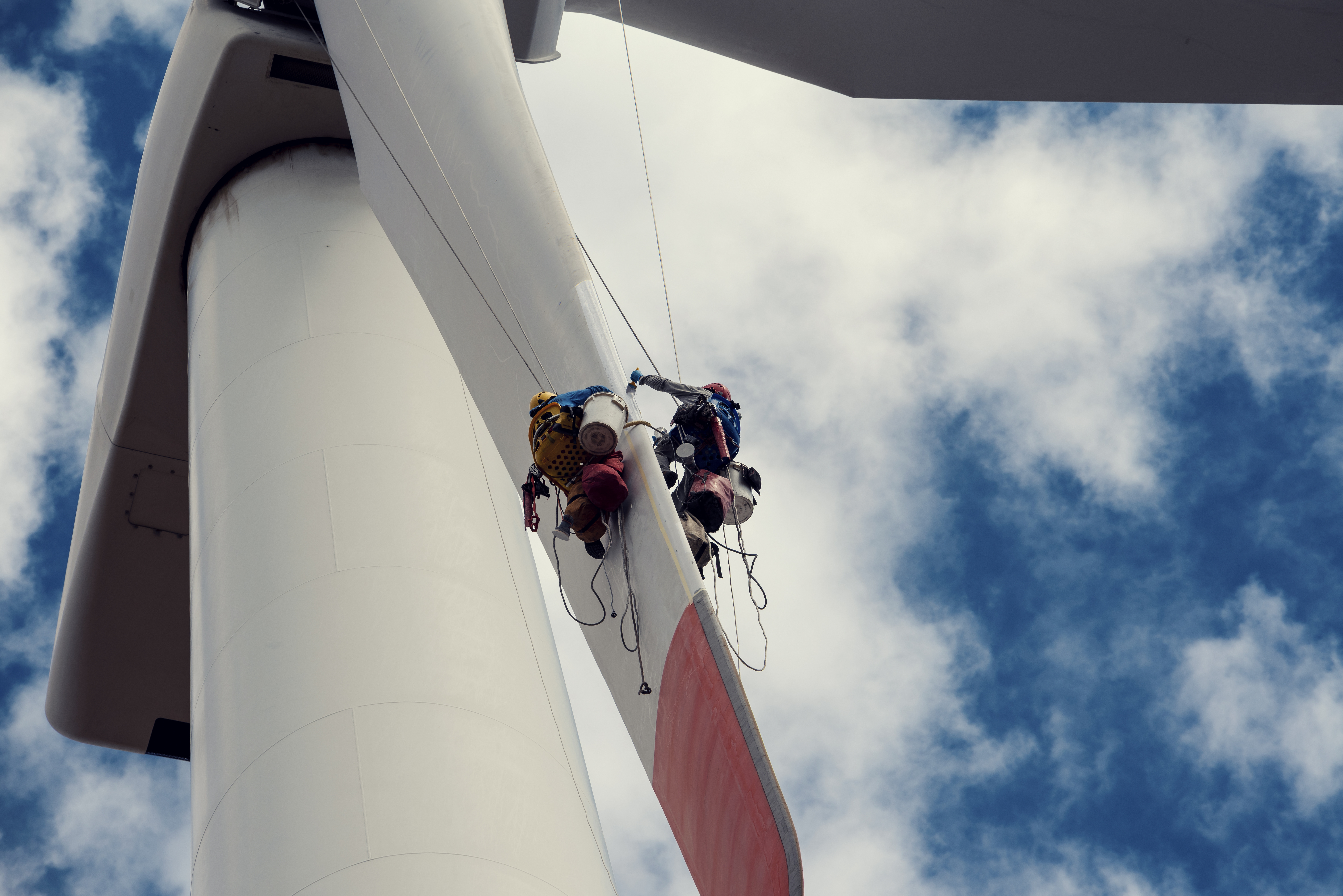 Fast curing, structural composite resin for wind blade repair